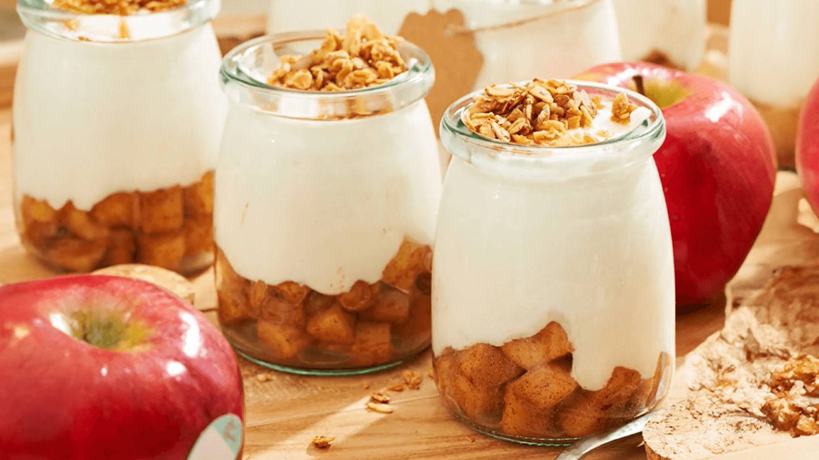 Apple and Granola Parfait – Yes! Apples