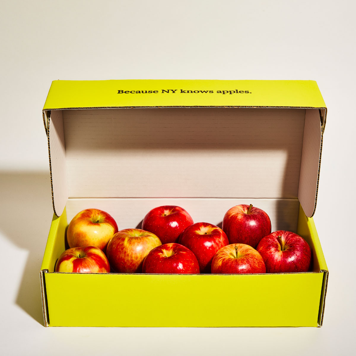 Appleです。 The Less-Than-Perfect Box – Yes! Apples